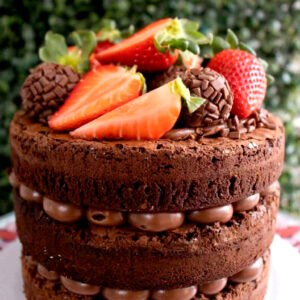 Bolo Gourmet de Morango com Brigadeiro