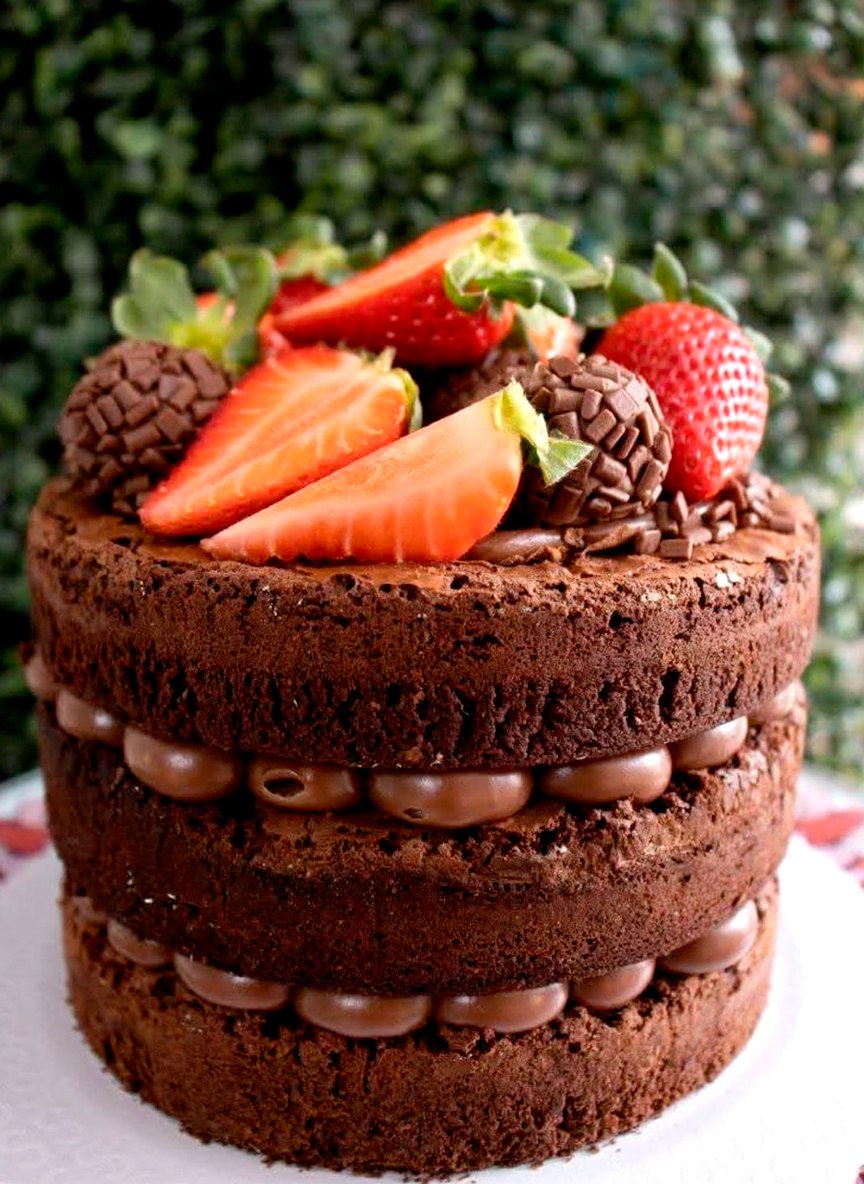 Bolo Gourmet de Morango com Brigadeiro